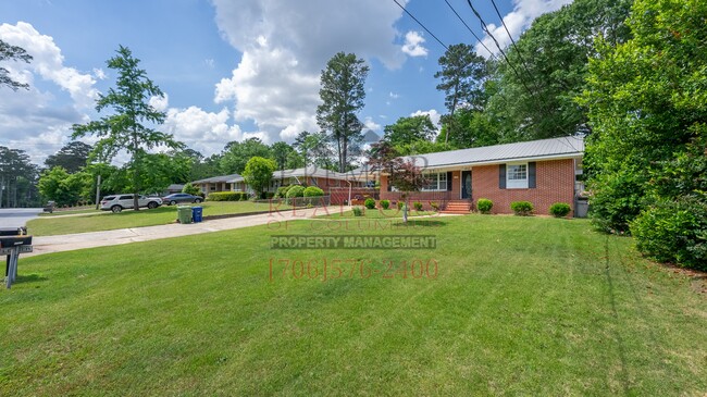 Building Photo - 4115 Lyn Dr