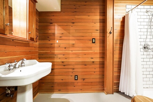 Building Photo - 22nd St Duplex - VPM295T-3