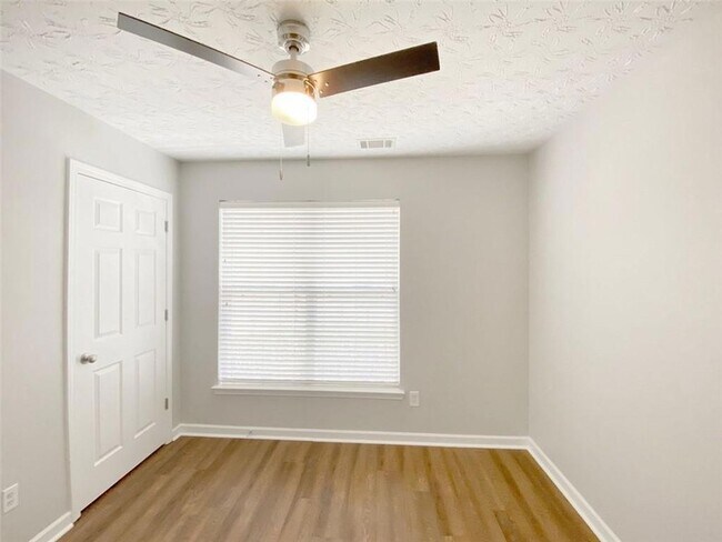 Building Photo - 1232 Gates Cir SE