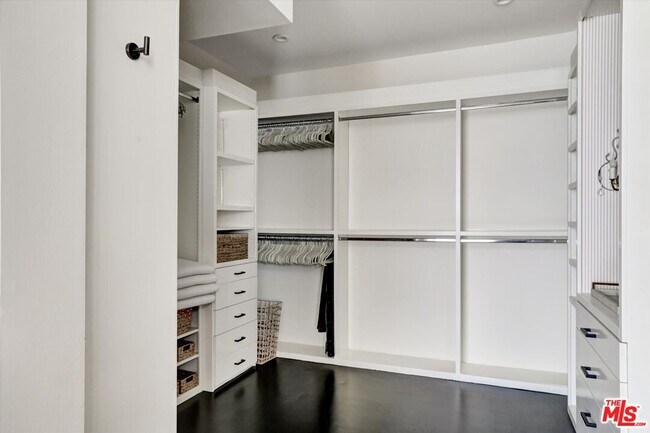 Building Photo - 2425 Clement Ave