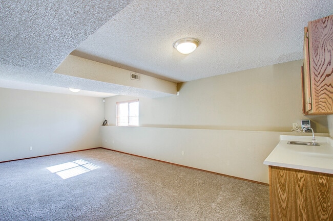 Building Photo - Spacious 4BR Home in Gleneagle!!!