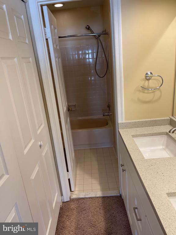 Building Photo - 4221 Devonwood Way