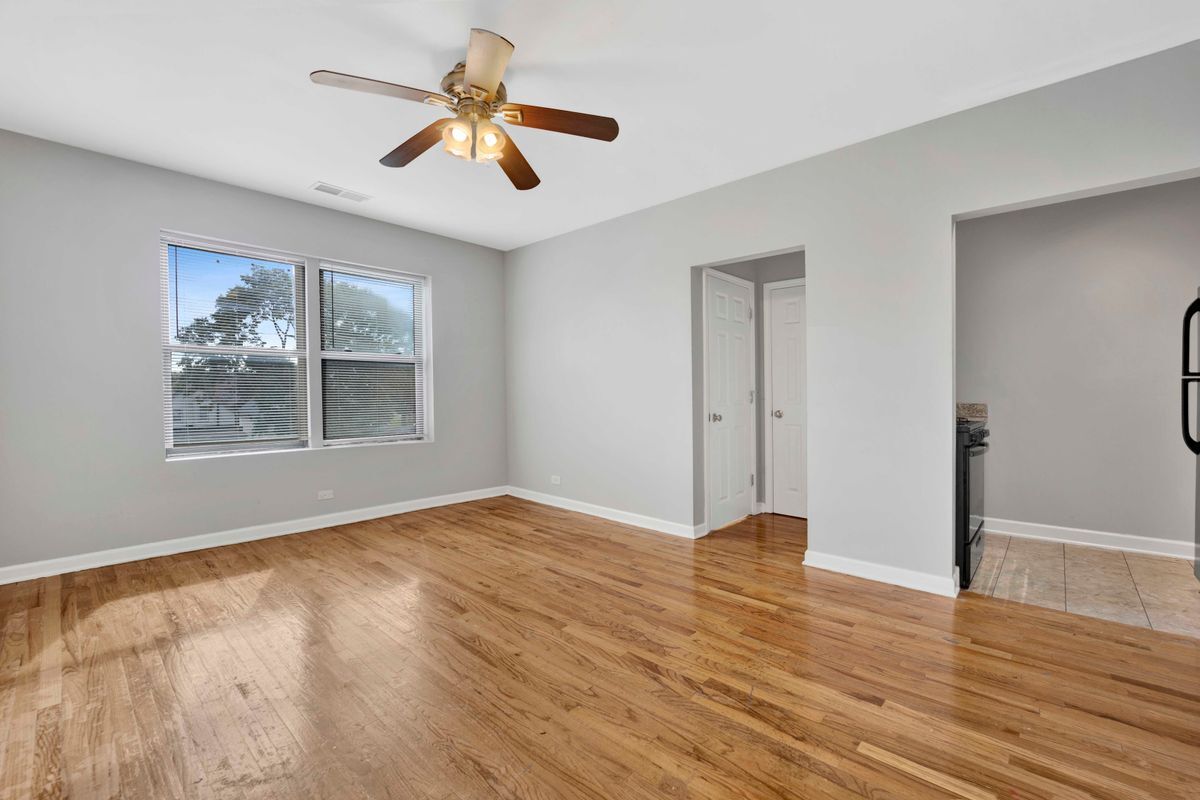 Building Photo - 701 S 5th Ave