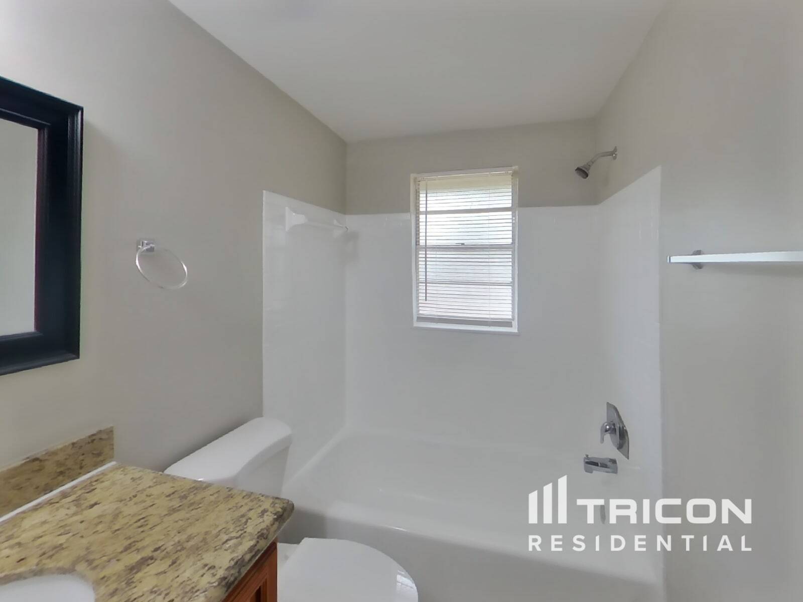 Building Photo - 1203 Seffner Valrico Rd