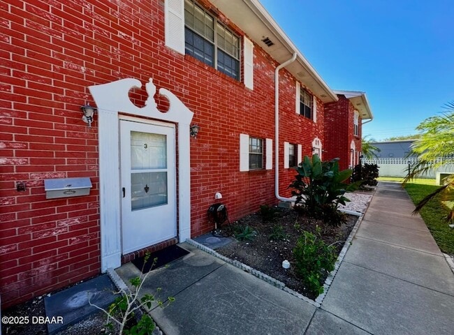 Building Photo - 2250 S Palmetto Ave