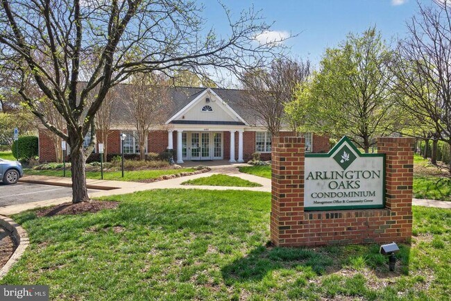 Building Photo - 106 N George Mason Dr