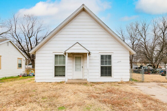 Primary Photo - 3 bedroom 1 bath home