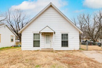 Building Photo - 3 bedroom 1 bath home