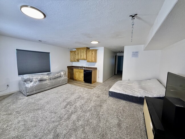 Building Photo - 8633 Chase Cir