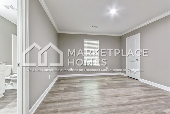 Building Photo - 1519 W 15th St