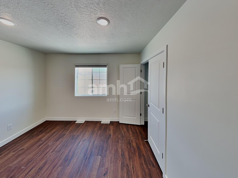 Building Photo - 7105 Woods Rose Dr