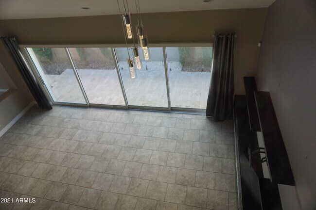 Building Photo - 4287 E Yellowstone Pl