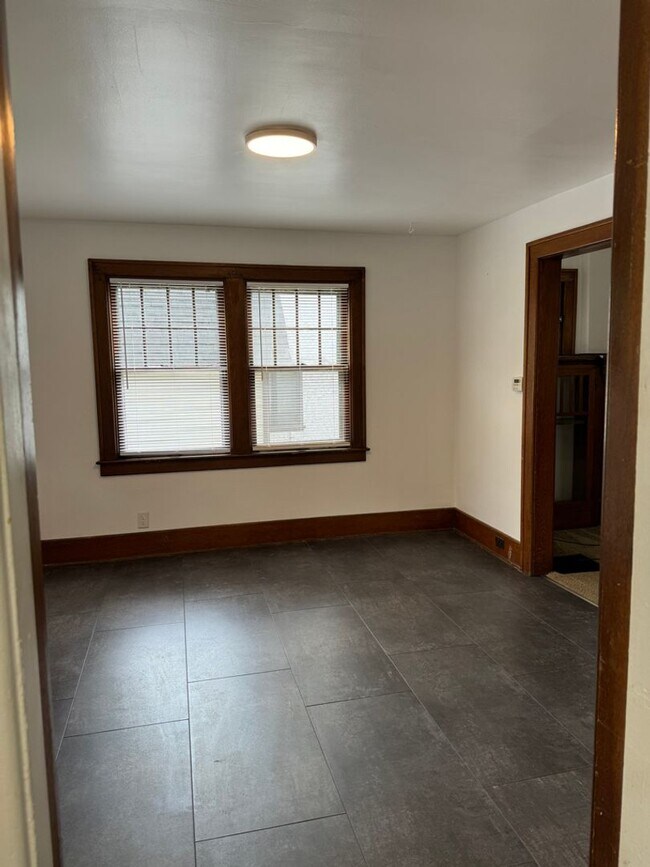 Building Photo - 845 E University Ave