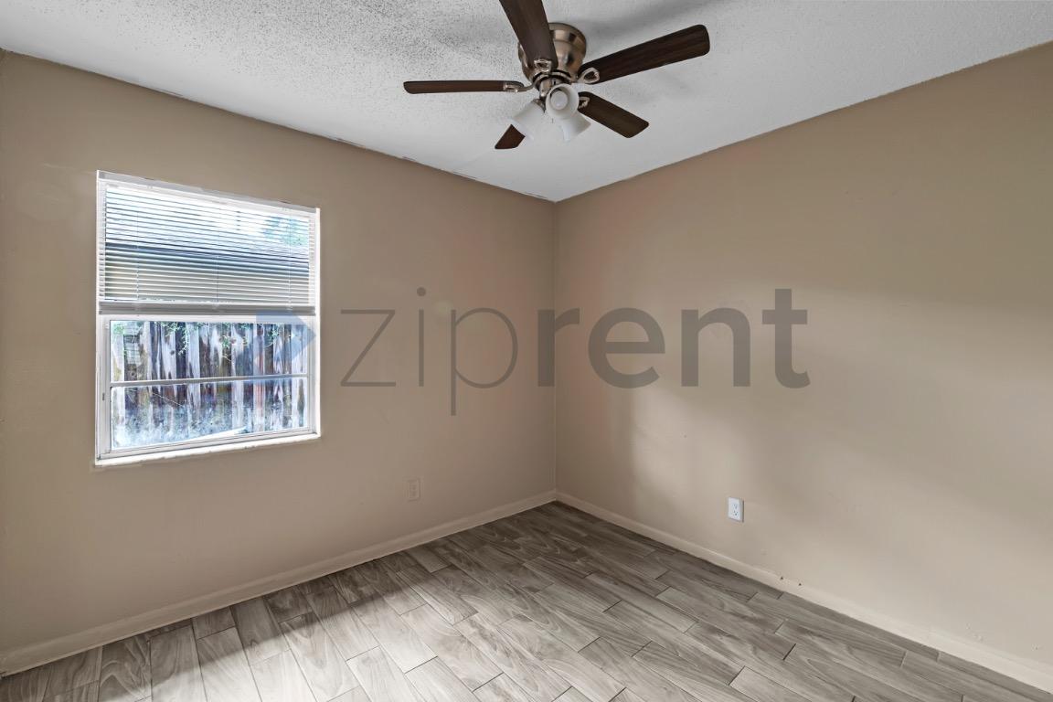 Building Photo - Unit B