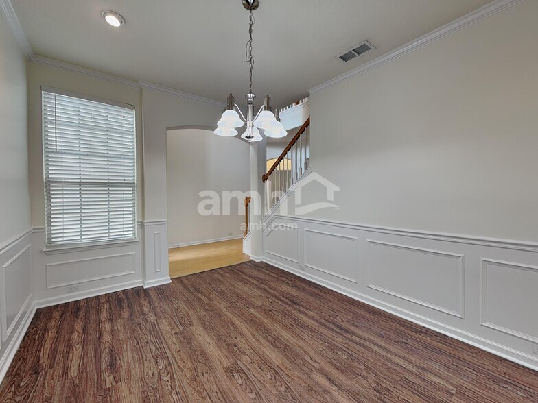 Building Photo - 240 Sweetbrier Branch Ln