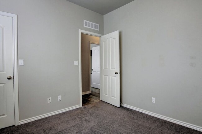 Building Photo - 3021 Cantabria St