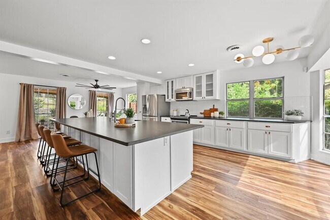 Building Photo - 3405 Santa Fe Dr