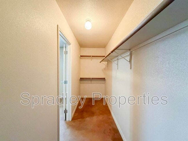 Building Photo - 757 E Ridge Blvd