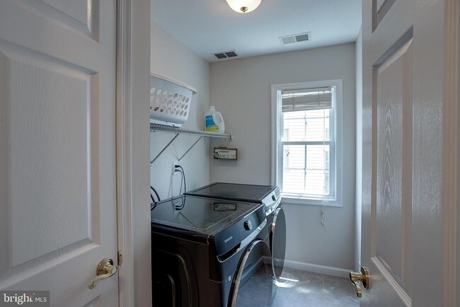 Building Photo - 66 Harness Way