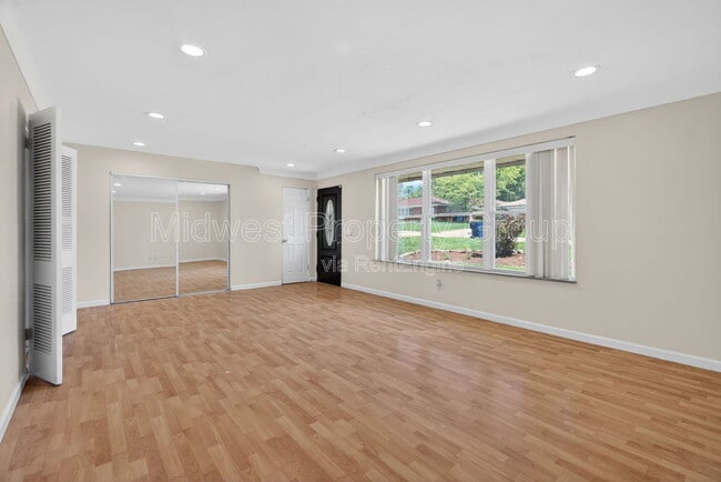 Building Photo - 2047 Goodale Ave