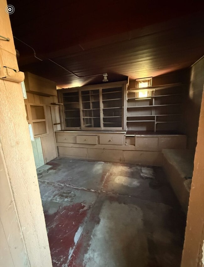 Building Photo - 103 E Park Ln