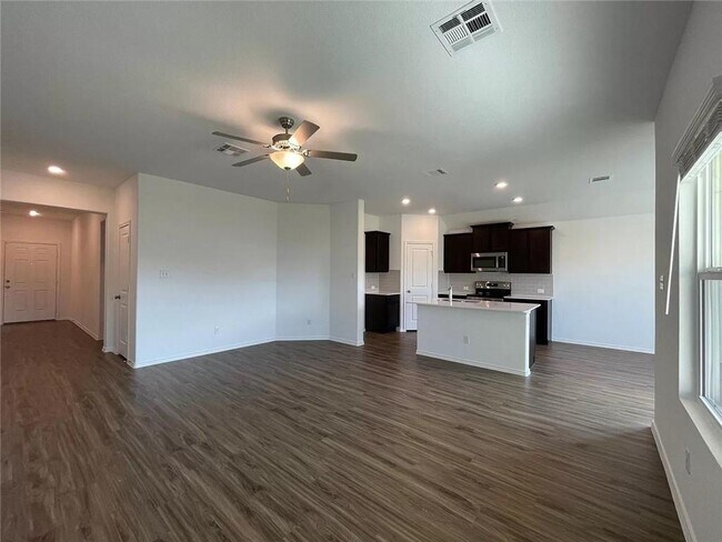 Building Photo - 103 Ulmus St