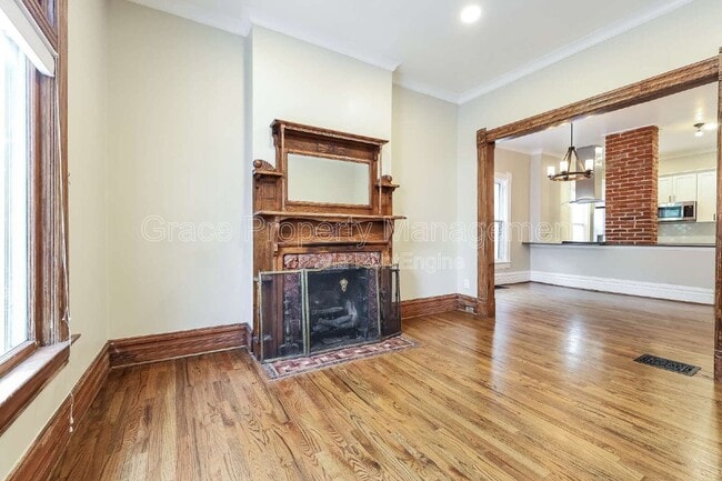 Building Photo - 212 W Irvington Pl