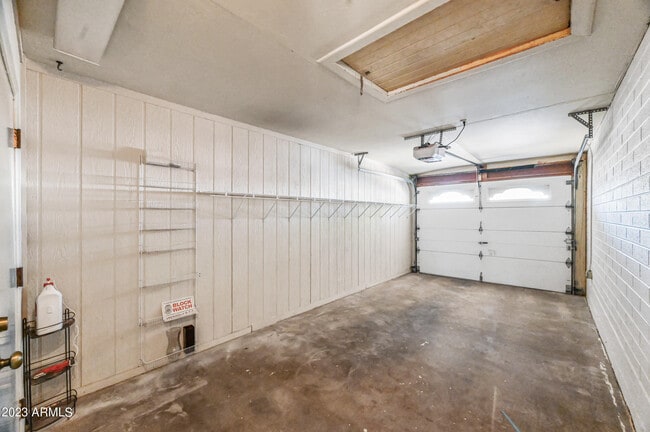 Building Photo - 1227 E Las Palmaritas Dr