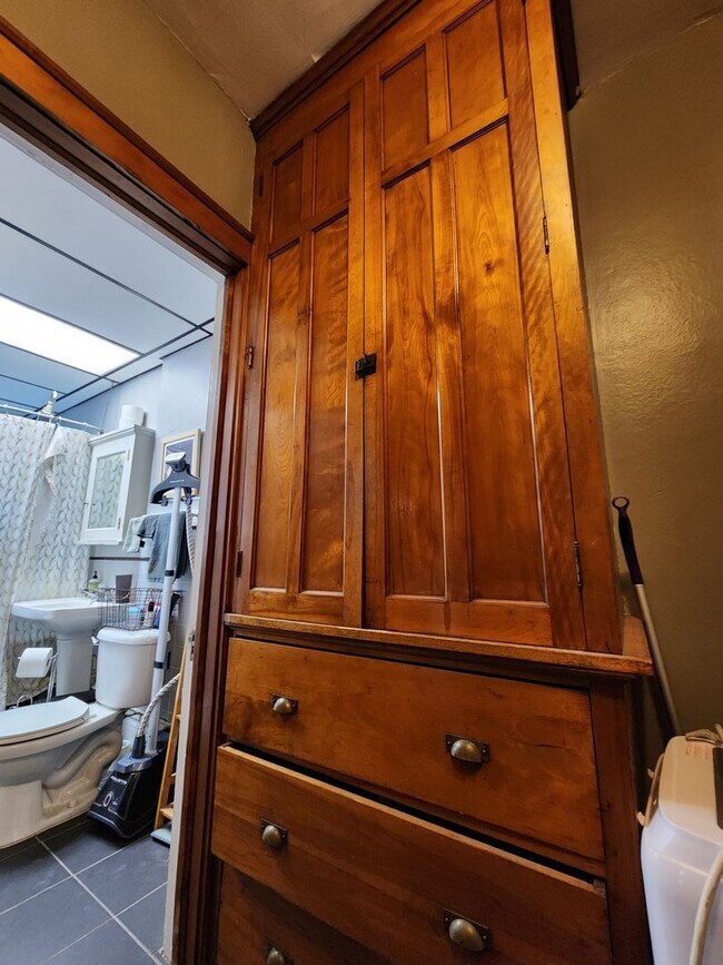 Building Photo - 2200 Dupont Ave S