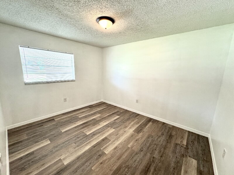 Building Photo - 922-924 Hagle Park Rd