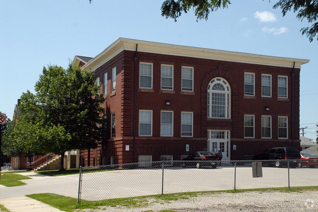 Building Photo - Shelly School Apartments