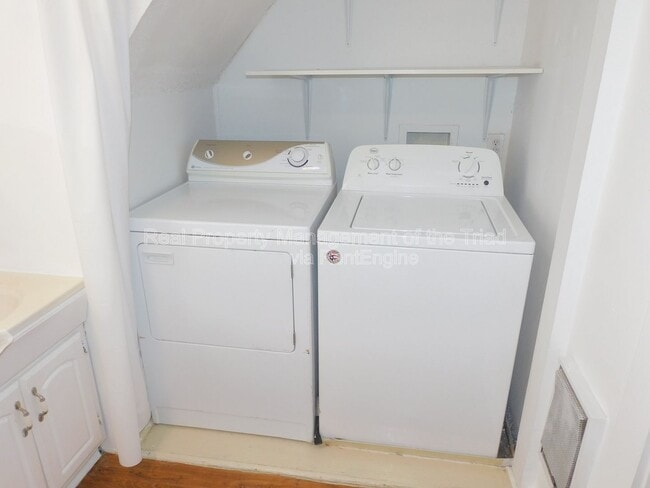 Building Photo - 810 Brent St SW