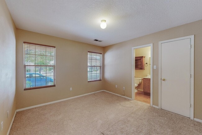 Building Photo - 10728 Hatch Dr NW