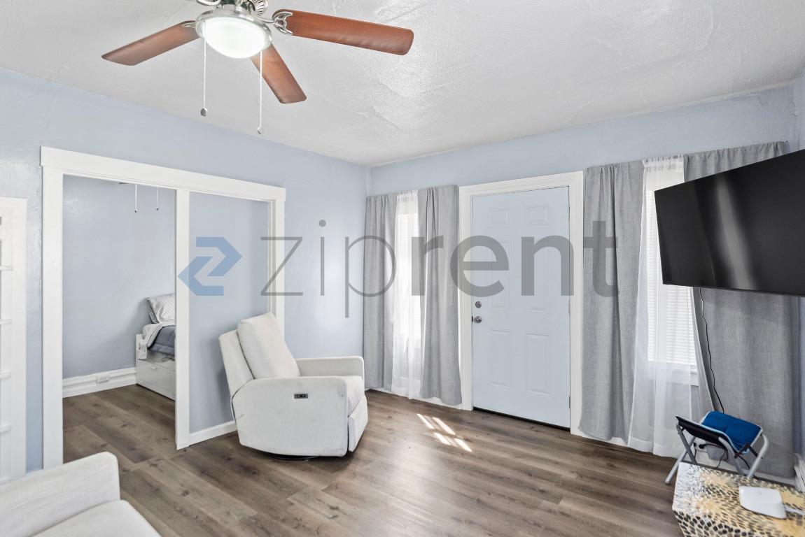 Building Photo - Unit 5915