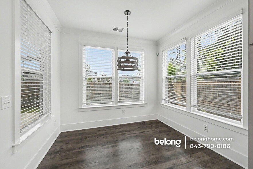 Building Photo - 212 Summer Tanager Dr
