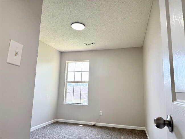 Building Photo - 5481 Sierra Tr