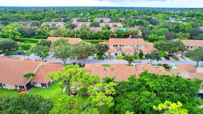 Building Photo - 1105 Maplewood Dr