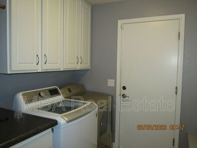 Building Photo - 1350 W 13th St
