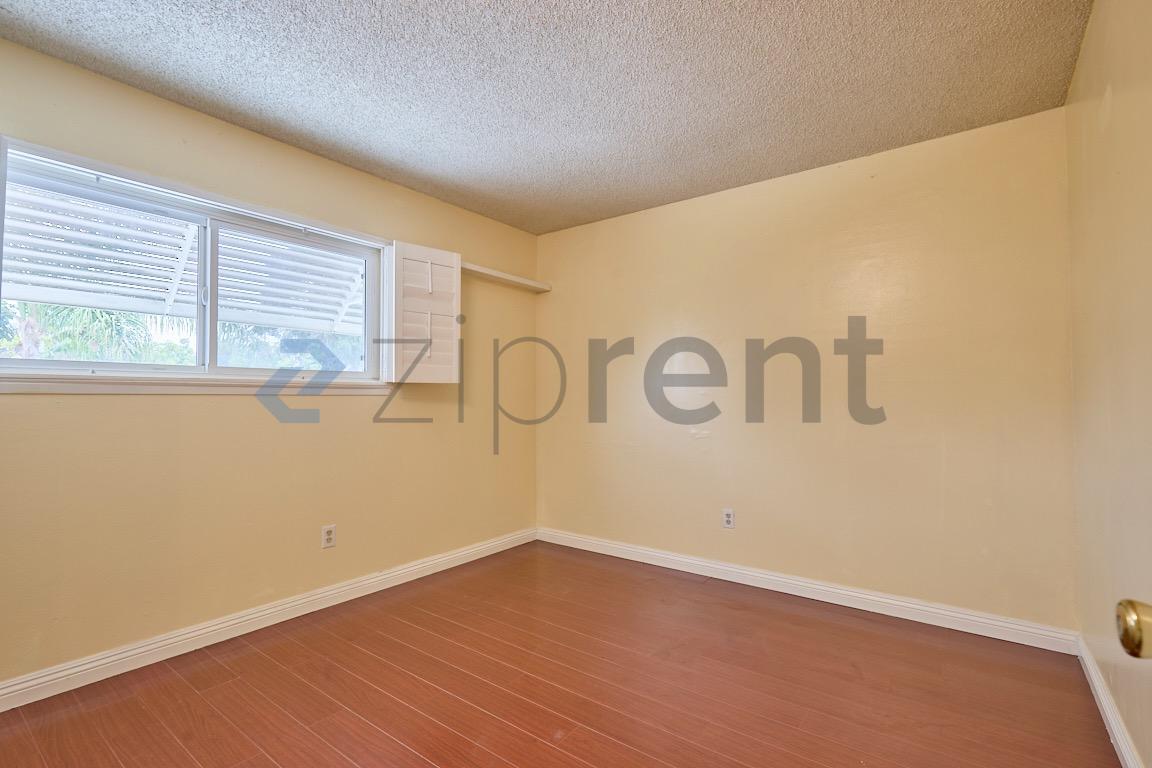 Building Photo - Unit