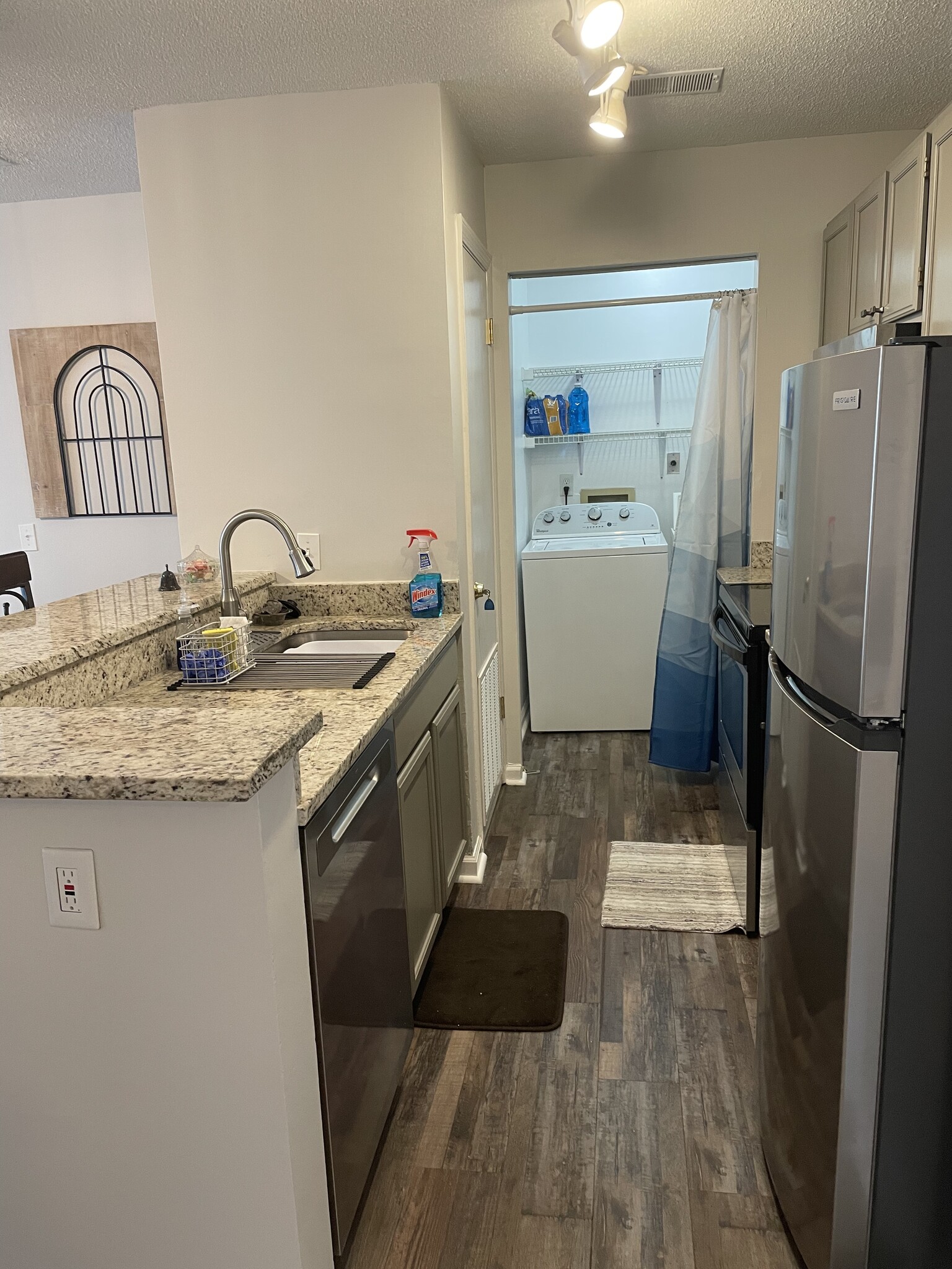 Kitchen & laundry area - 900 Taylor St