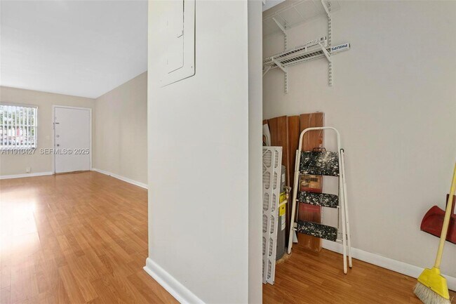 Building Photo - 800 SW 131st Ave