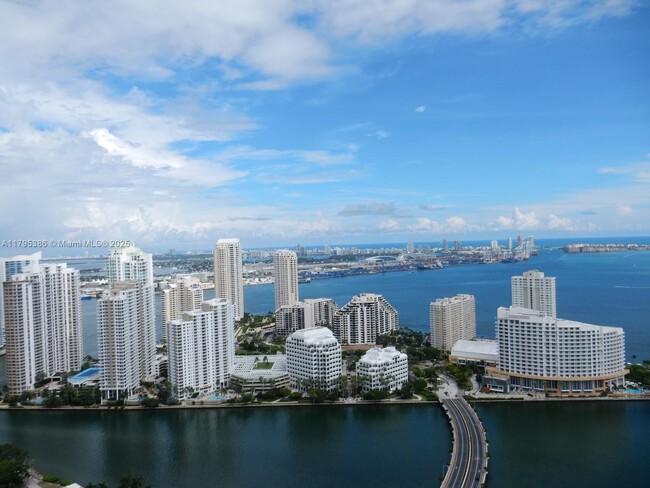 Primary Photo - 950 Brickell Bay Dr