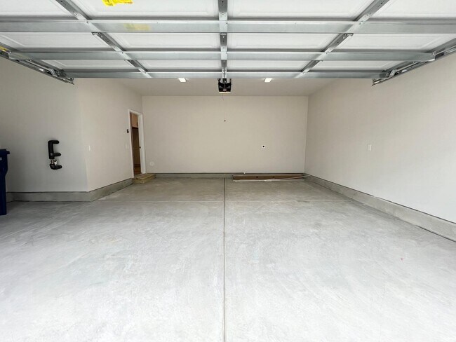 Building Photo - 8947 Nettleton Ave