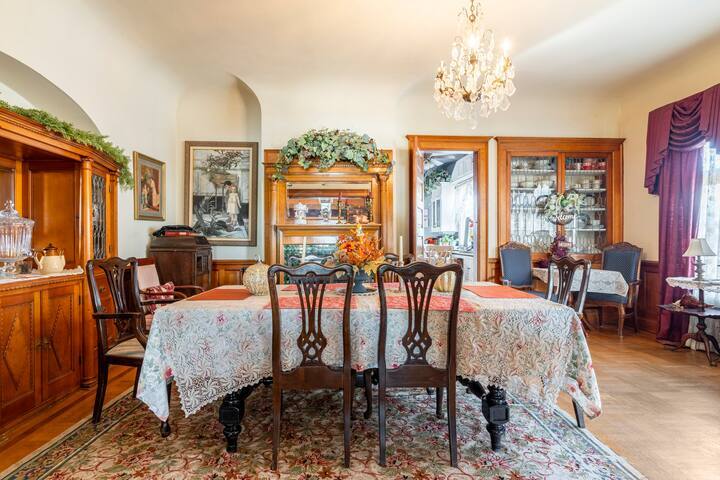 Dining Room - 2374 Mission Inn Ave