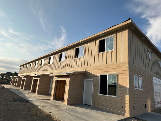 Building Photo - 4095 S Lone Pne Wy