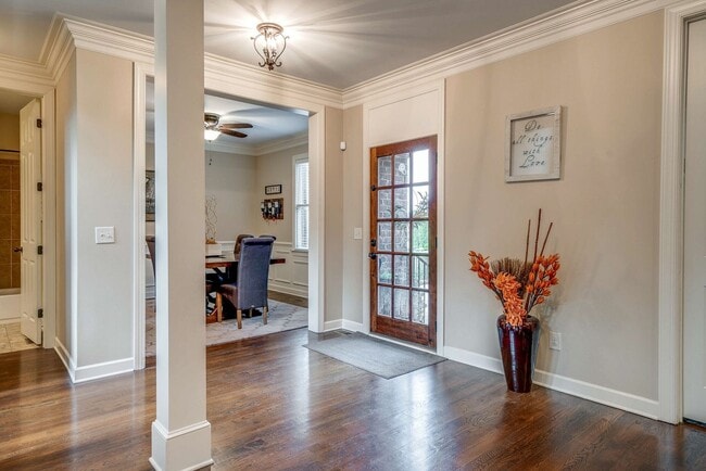 Building Photo - Custom built home in a great location in B...