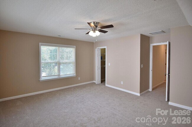 Building Photo - 2941 Glen Summit Dr