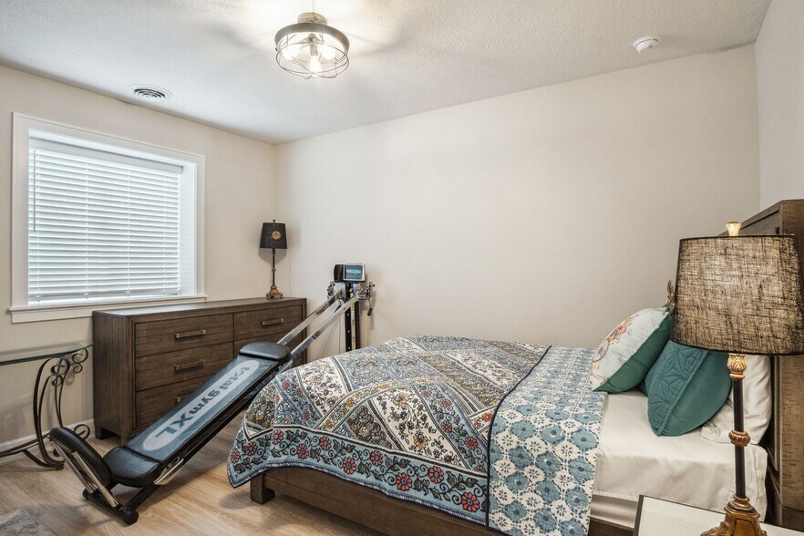 Building Photo - 6195 Hilltop Ct