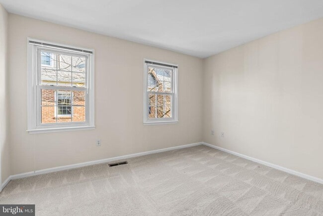 Building Photo - 786 N Vermont St