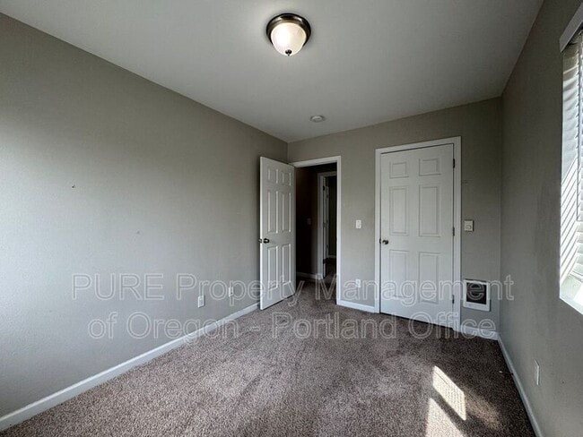 Building Photo - 10762 NE Prescott St